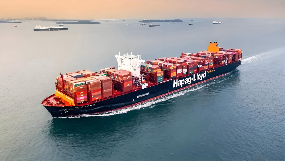 Hapag-Lloyd Shipping Company announced an adjustment to its surcharge policy for the Africa route: $200 per container!
